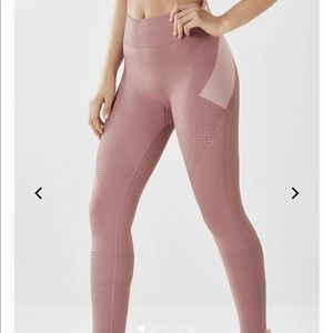 Demi x Fabletics Leggings